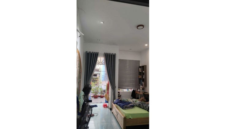Chủ Ngộp Bank!!!Bán Gấp!!Chỉ còn 5,95 tỷ, Nhà 2 tầng 103m2 SHR, Hẻm Ô tô tránh nhau. 1/ Nguyễn Văn Quá. Chỉ vài bước chân ra mặt tiền